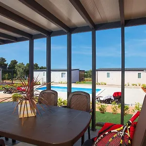 4* Parco vacanze Adria Mobile Homes In Kastanija